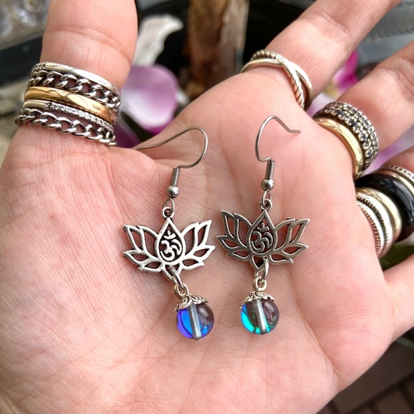 ๐ด SALE ! red dot items are 2 for $25 . Bundle more than 3 and its $10 each ๐ - Picture 11 of 12